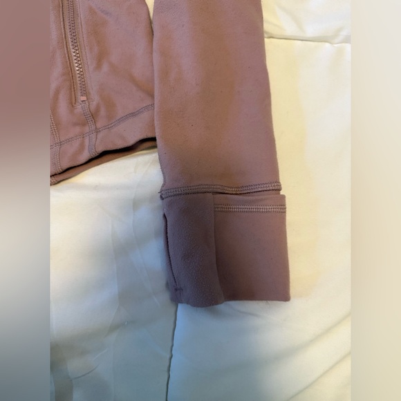 Lululemon define jacket pink size 6– some stains on pocket and wash wear - Picture 4 of 12